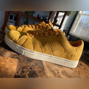 Men’s 9.5 Lugz shoes